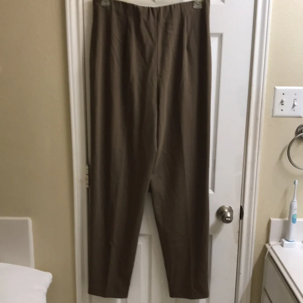 Lafayette 148 New York taupe 100% wool pants with side zipper - Picture 3 of 9